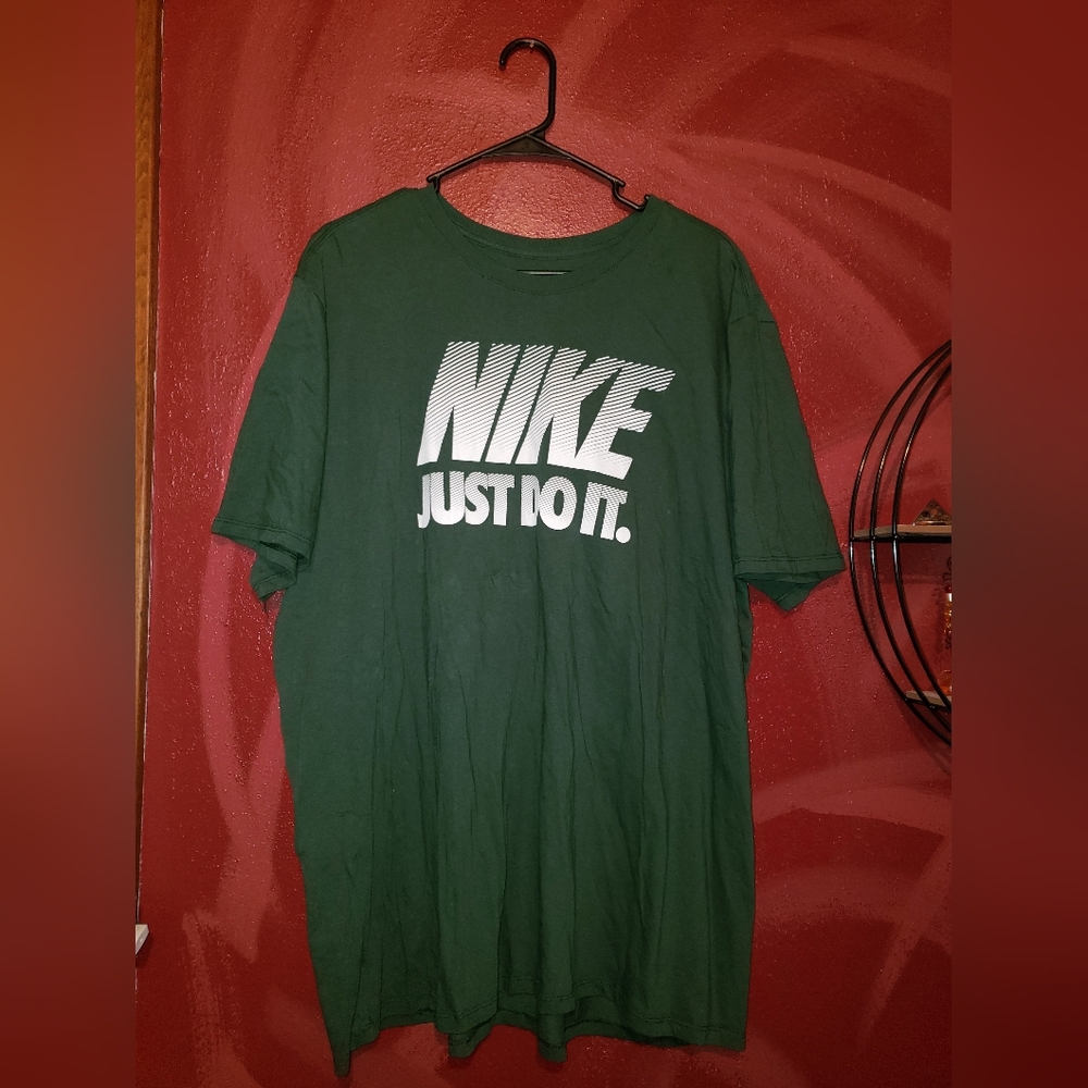 Nike Men's Tshirt